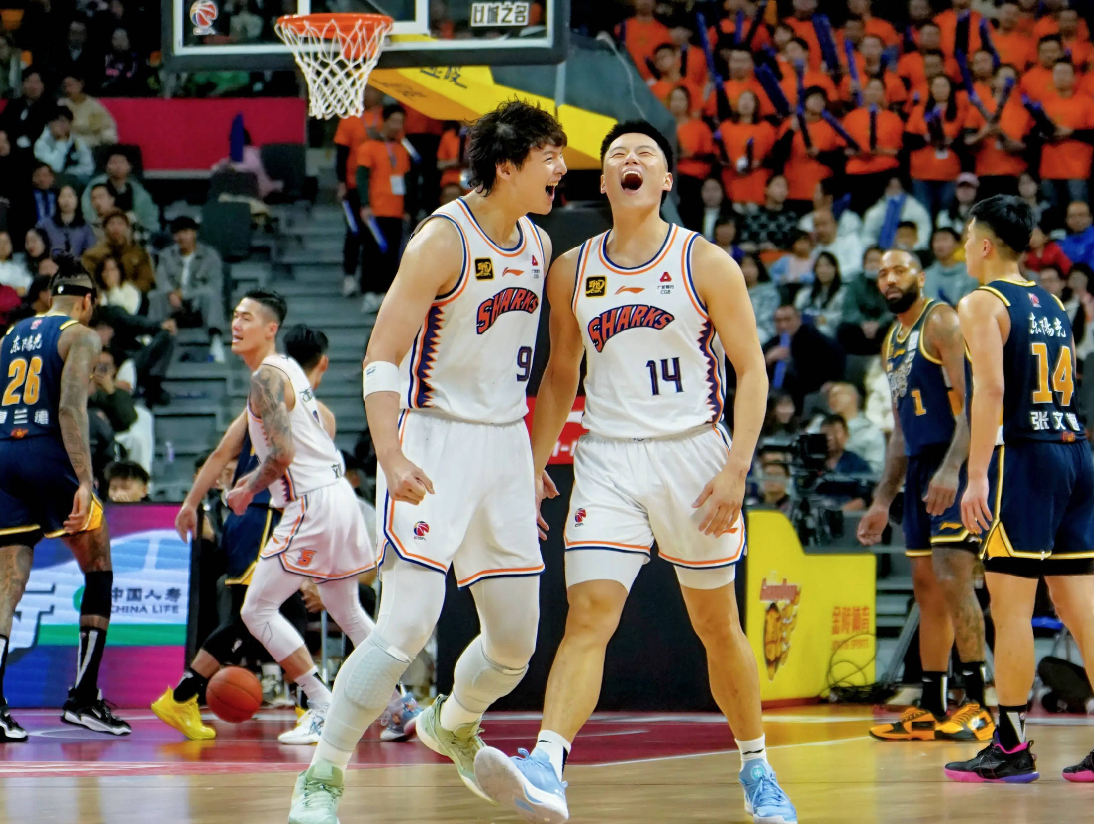 关于强强碰撞，球队士气高涨备战中的信息