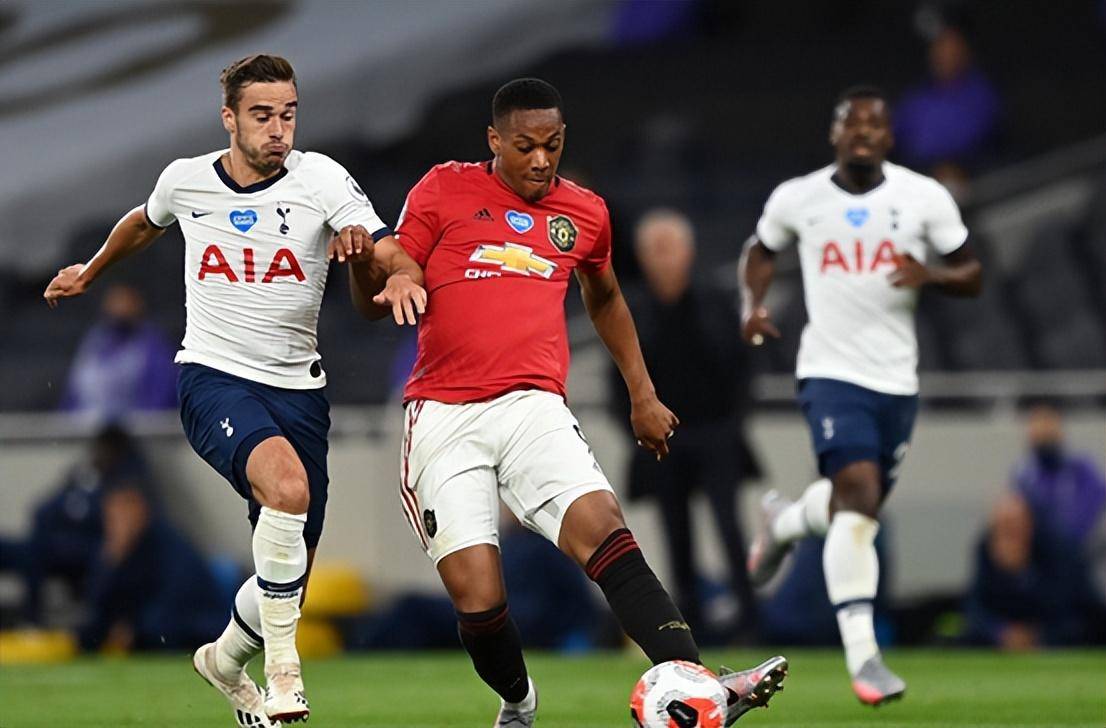 曼联客场击败对手，全力拼抢联赛前四名