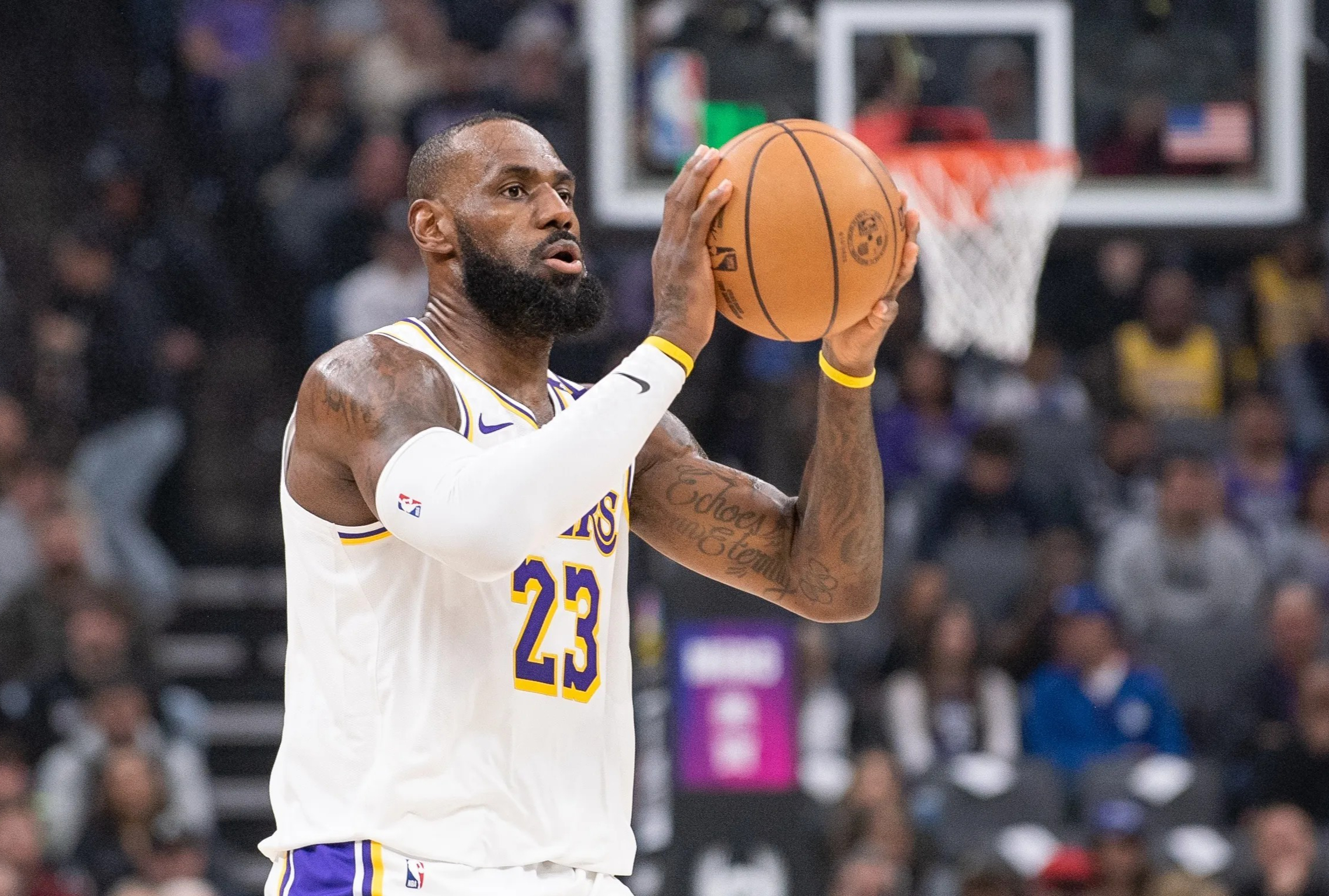 湖人当家球星因伤缺席多场，球队成绩滑坡的简单介绍