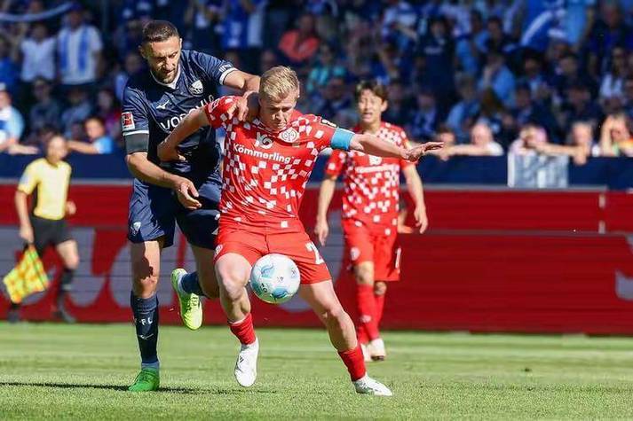 关于沃尔夫斯堡客场尴尬失利，遭受打击的信息